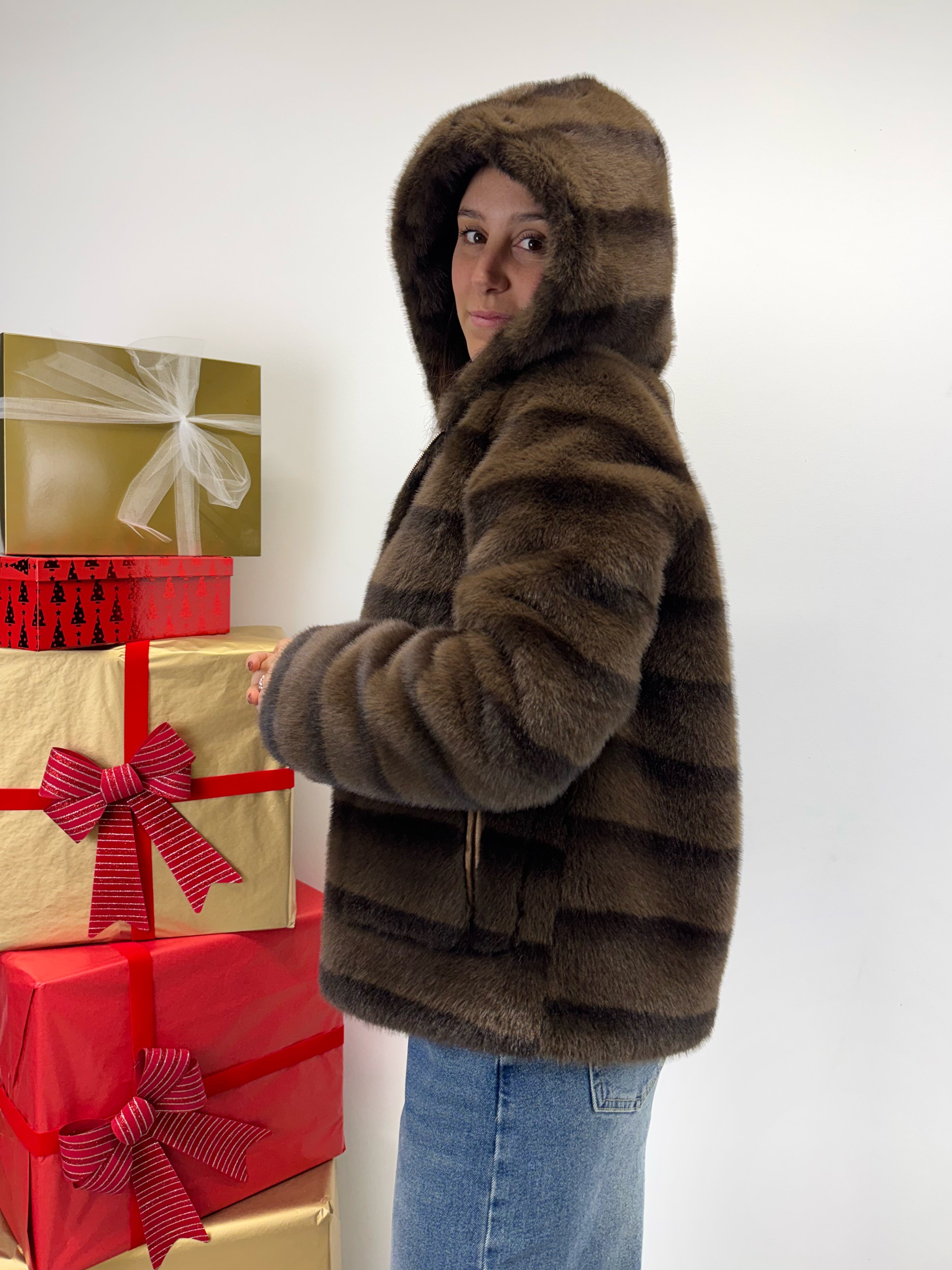 Montoncino ecofur double face con cappuccio