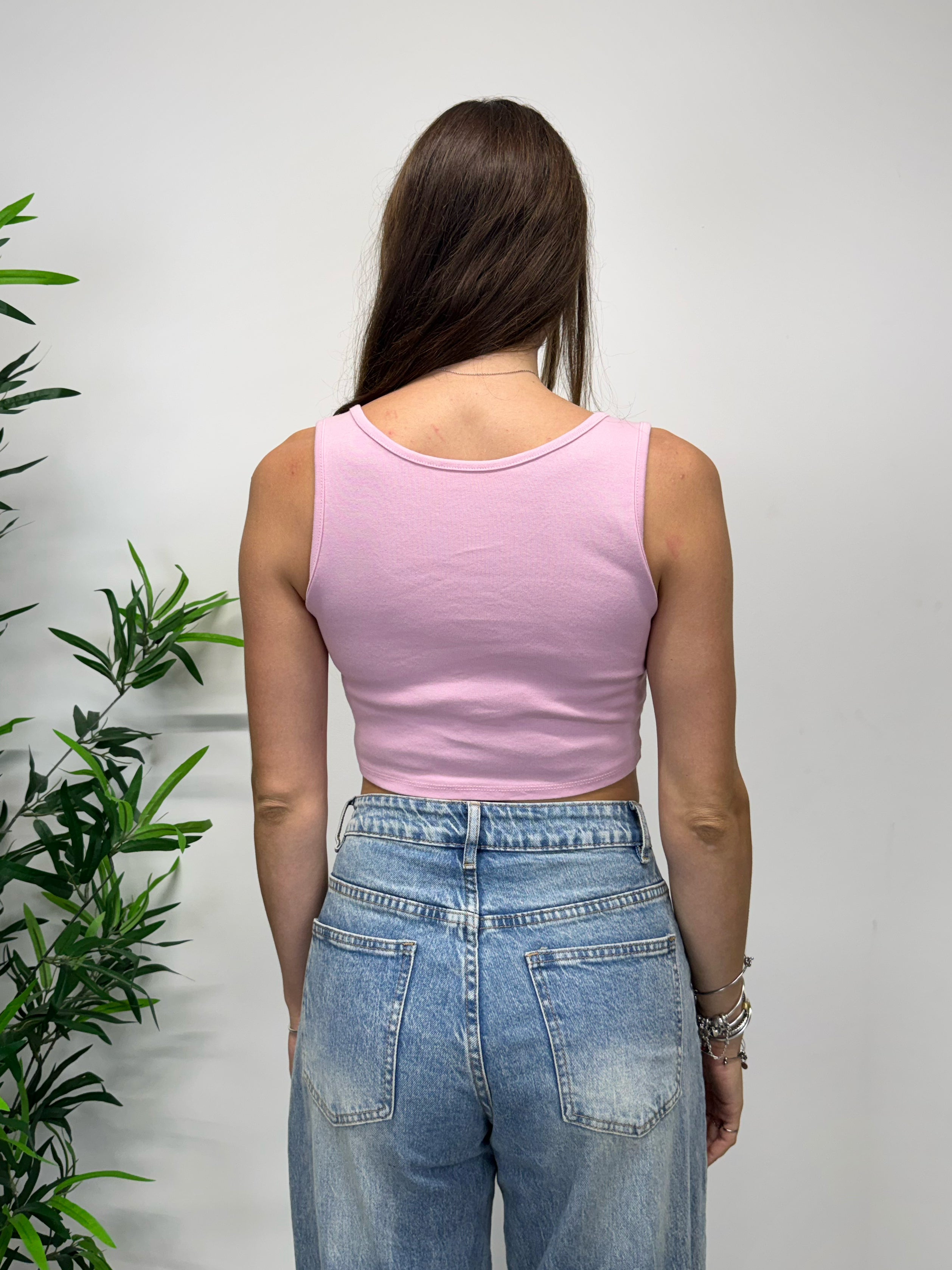 Crop top con bottoncini