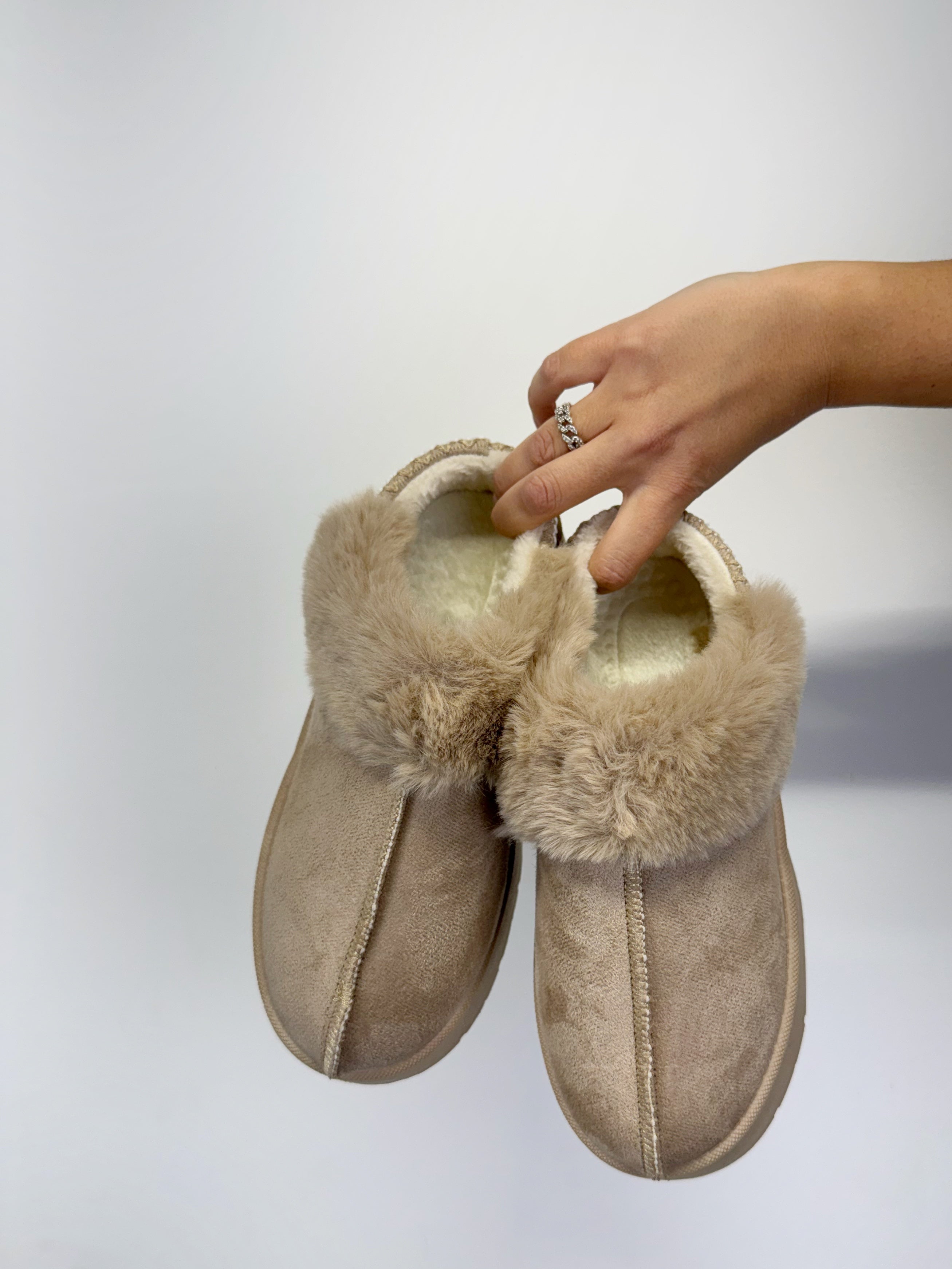 Ciabatta con pelo nude