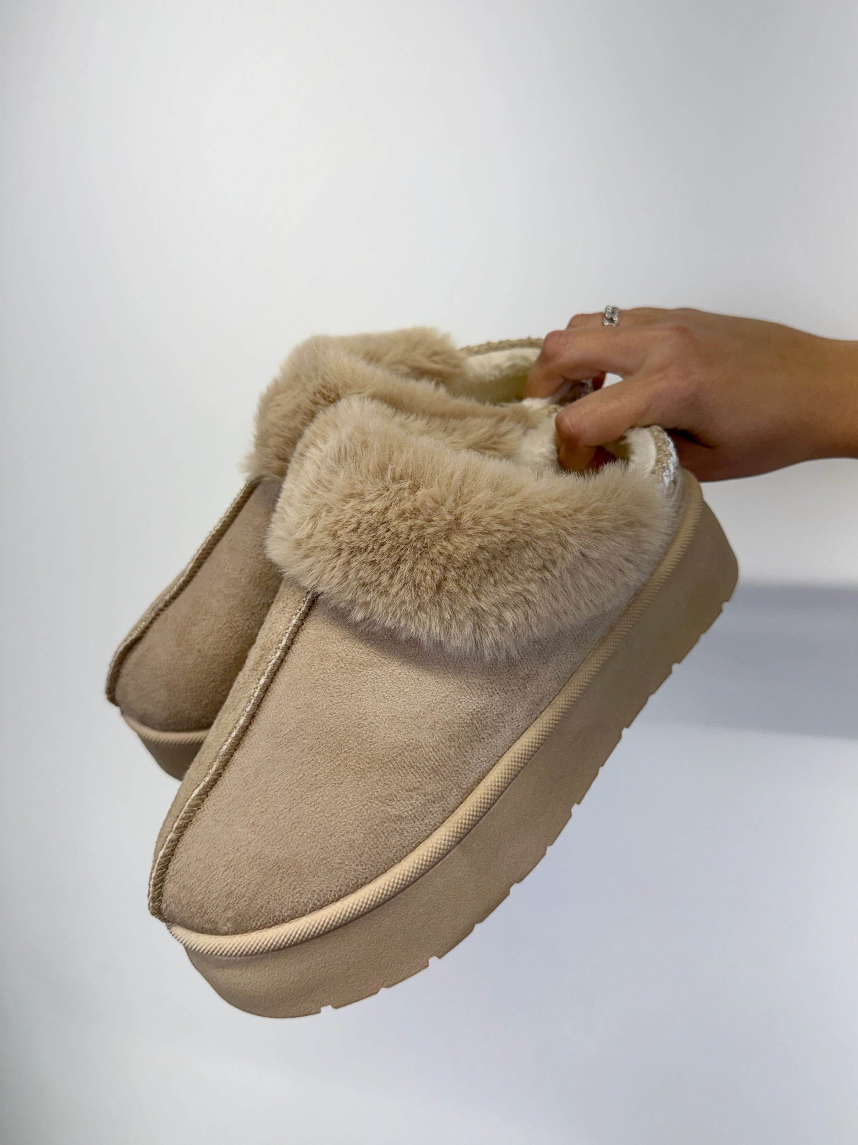 Ciabatta con pelo nude