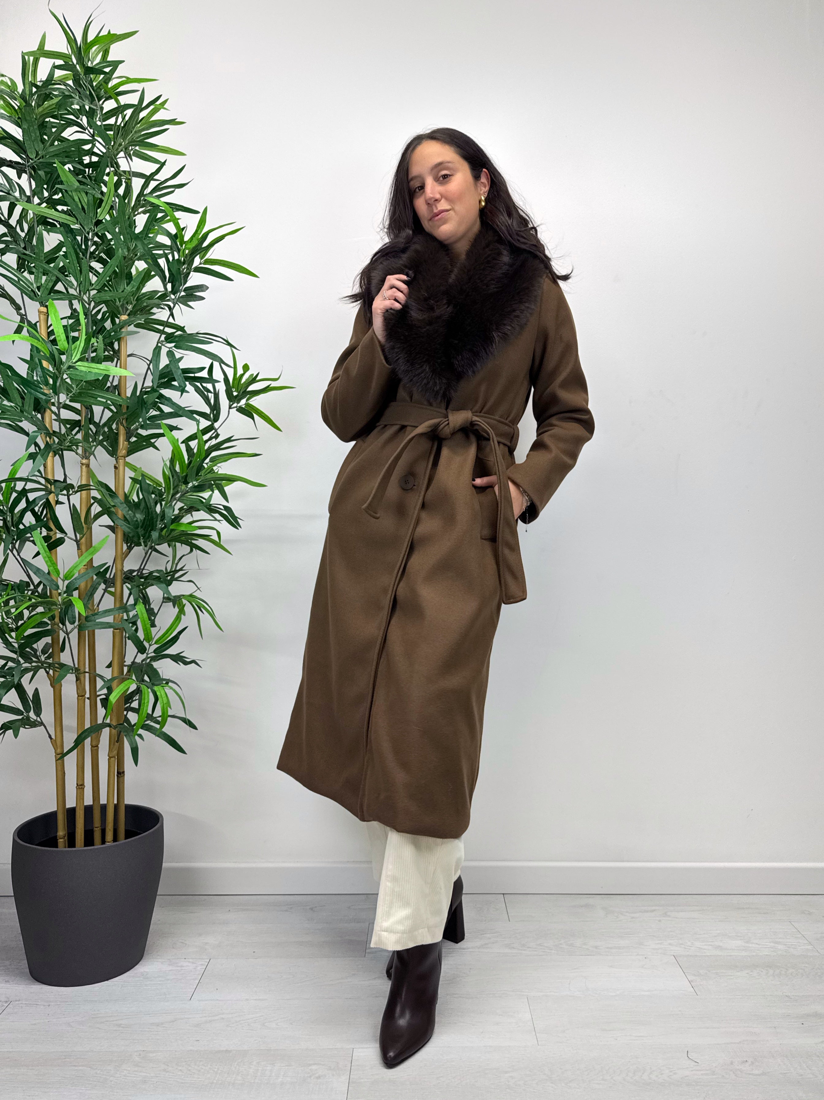 Cappotto con pelo cioccolato