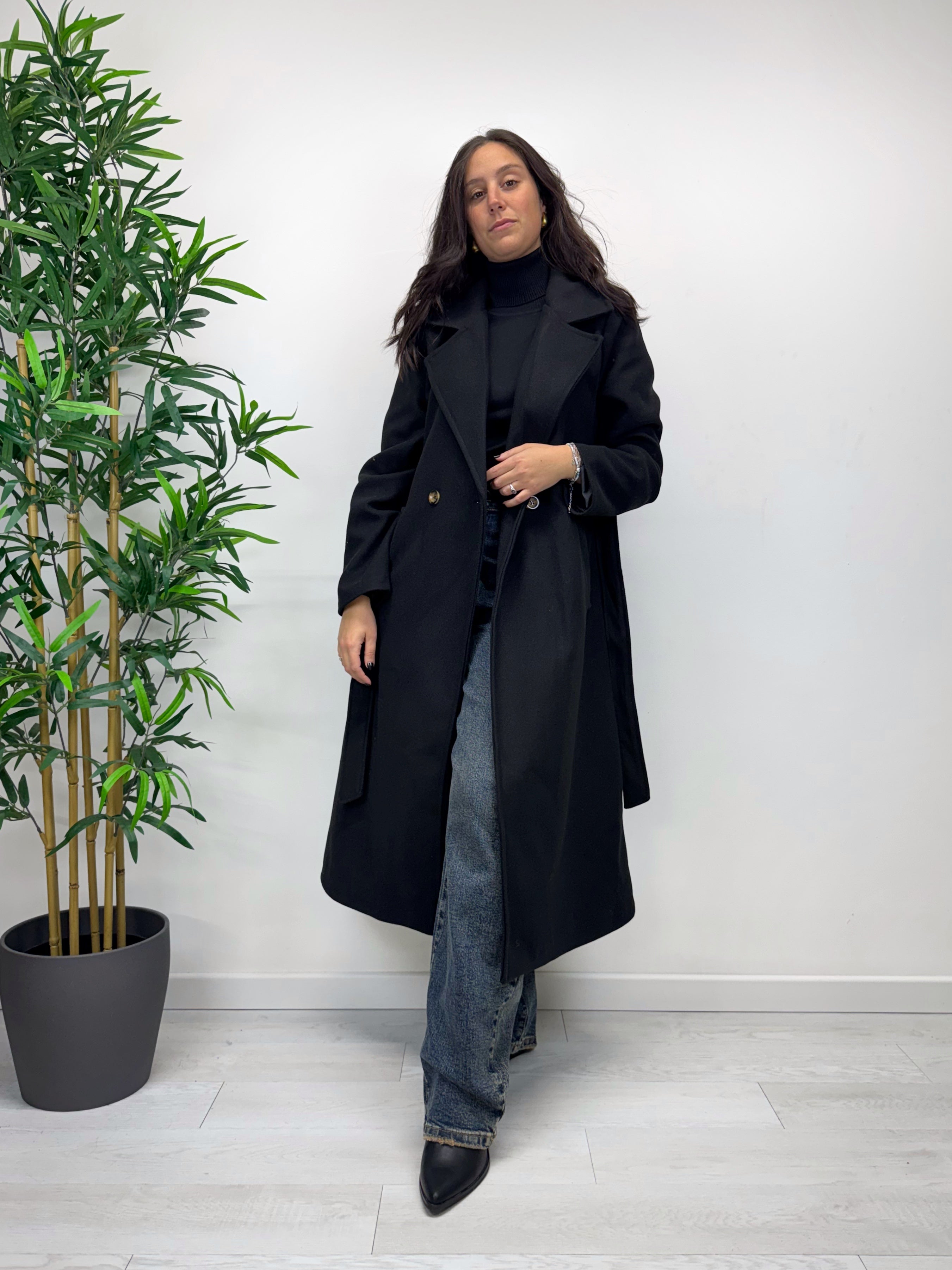 Cappotto con pelo nero