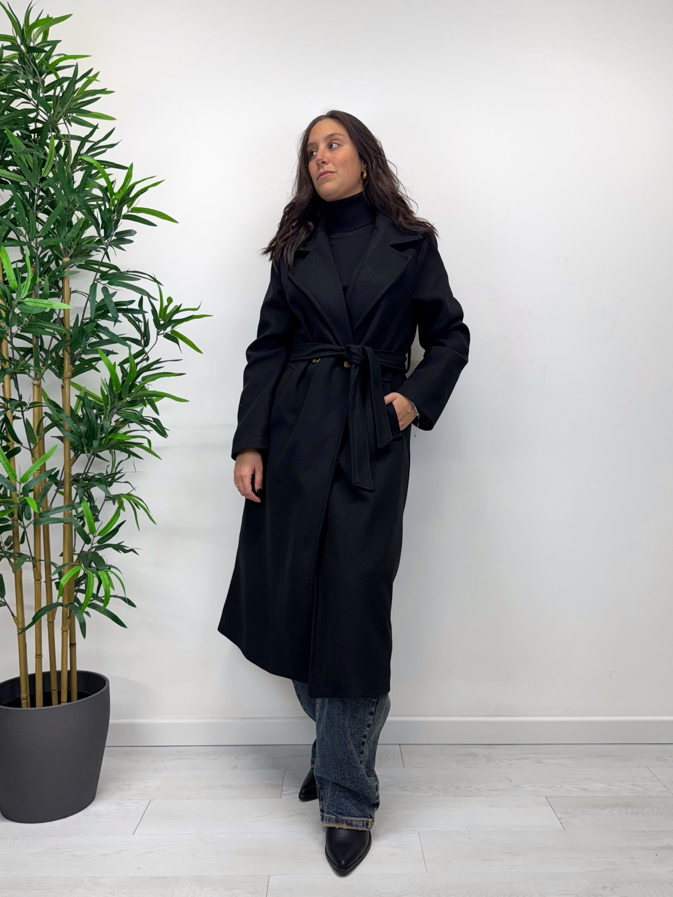 Cappotto con pelo nero