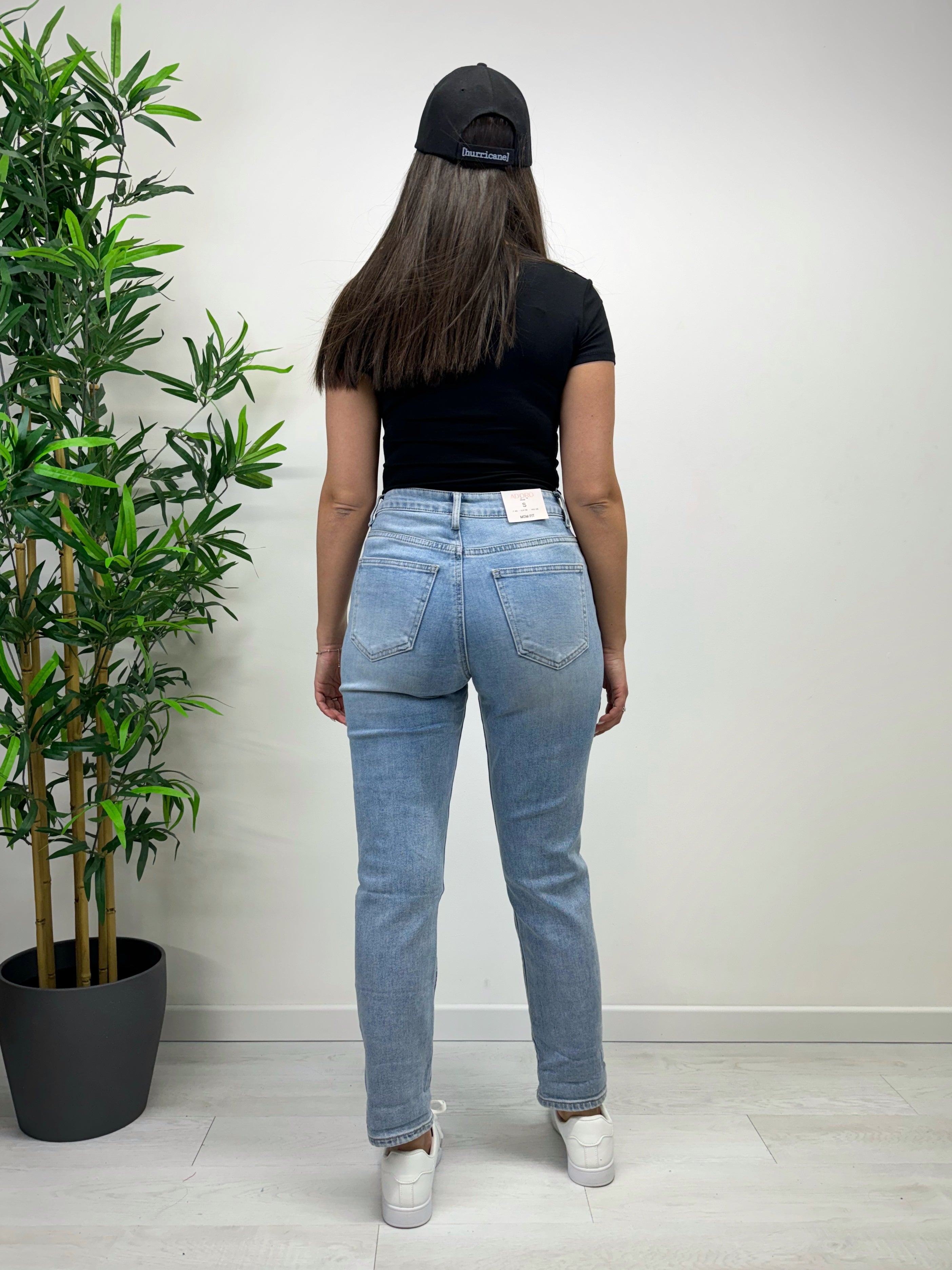 Jeans momfit con strappi