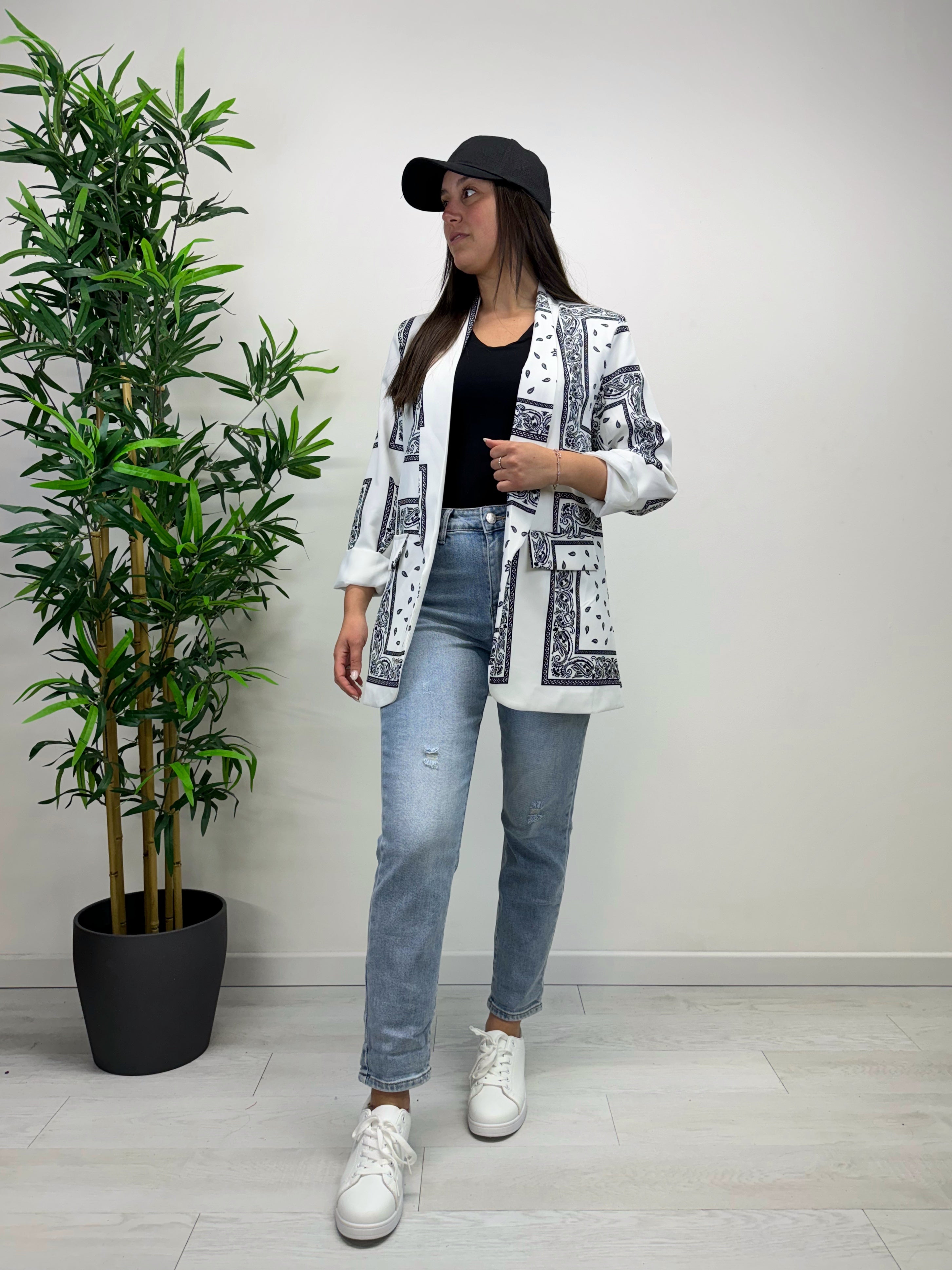 Jeans momfit con strappi