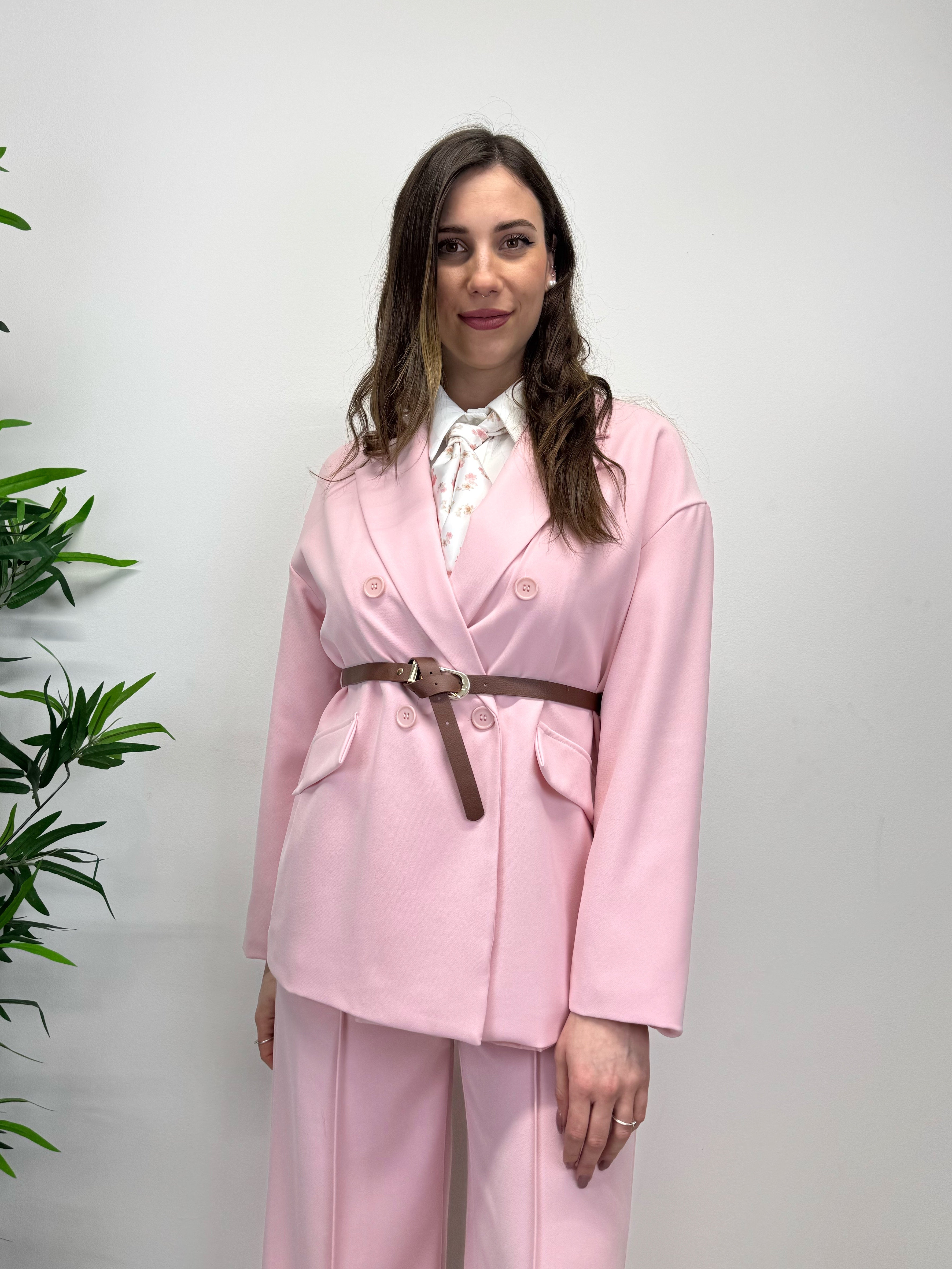 Camicia bianca con foulard