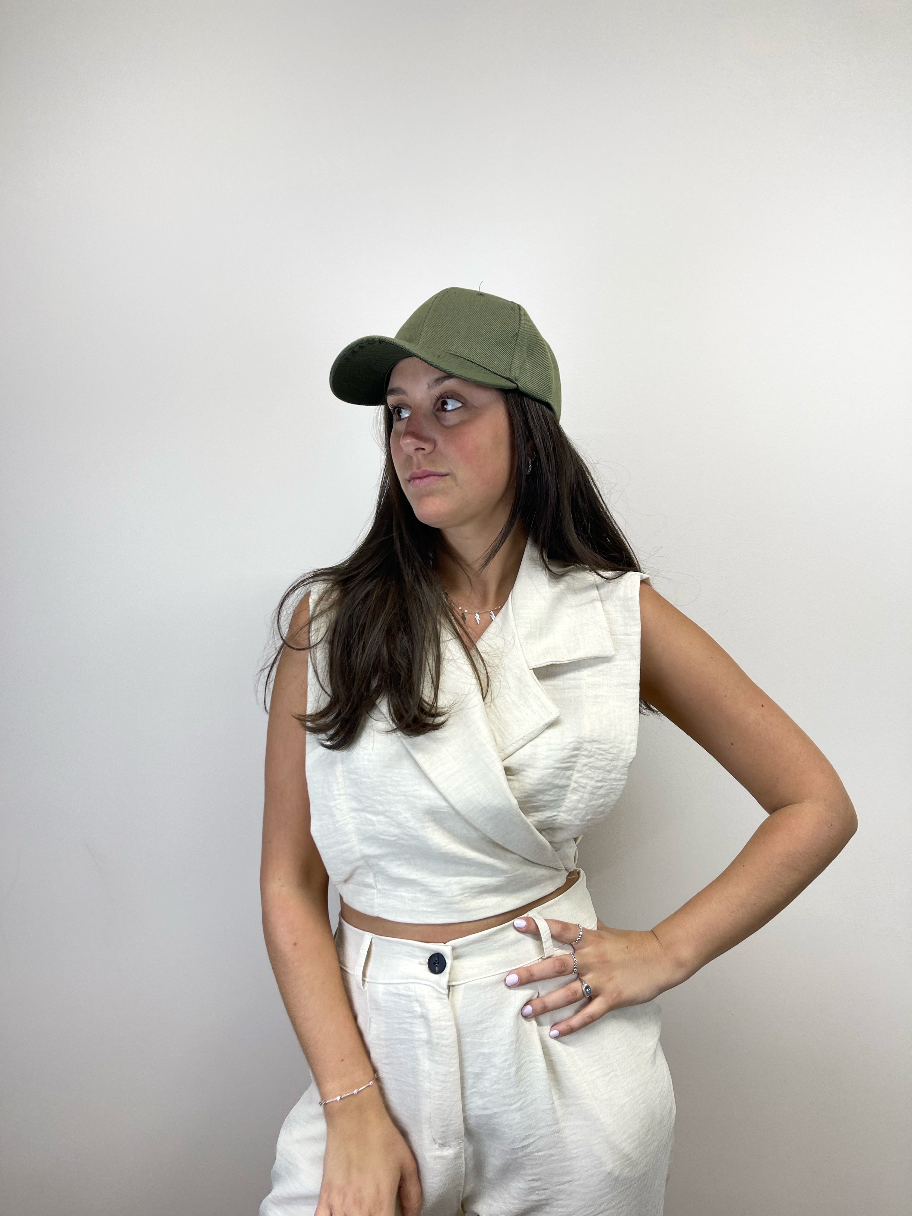 Cappellino con aletta verde militare