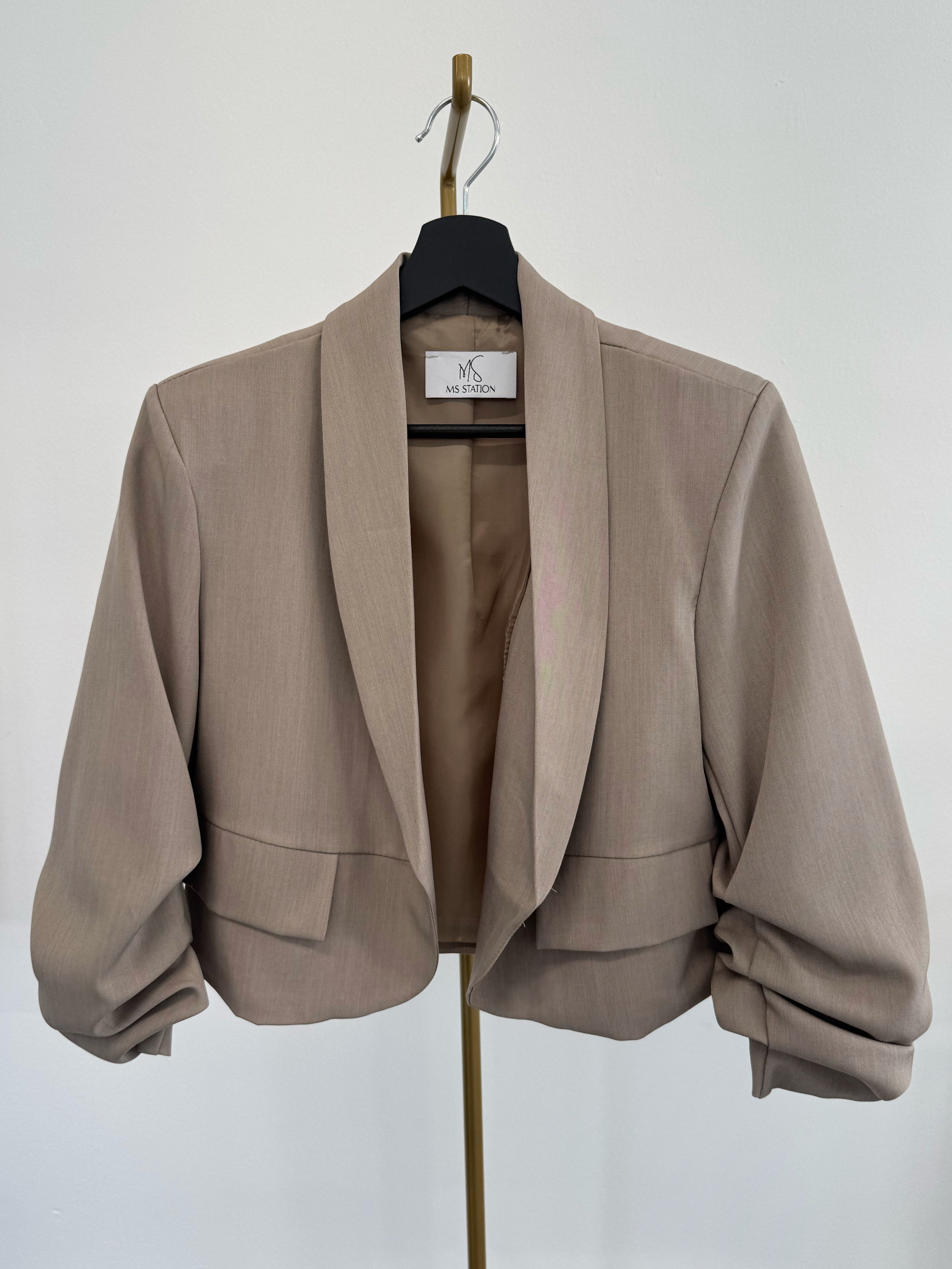 Blazer crop con manica arricciata +colori